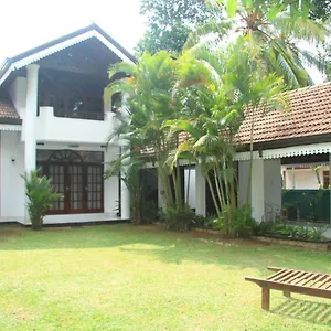 3* Bed & Breakfast Taprobane